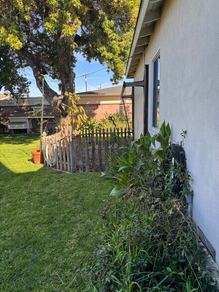 Building Photo - 22409 Evalyn Ave