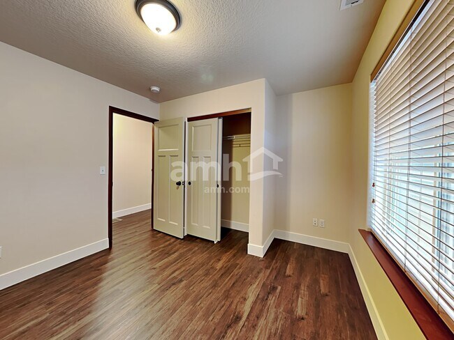 Building Photo - 33586 SE Steinfeld St