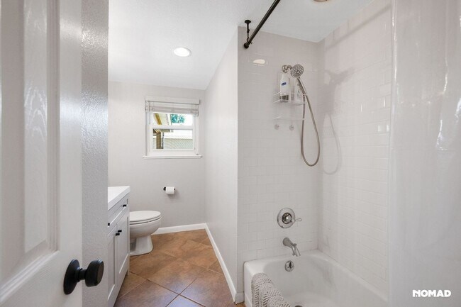 Building Photo - Spacious 4BR House in South Denver
