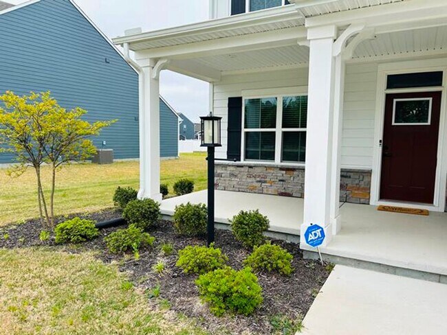 Building Photo - Beautiful Home in Moyock Subdivision - Min...