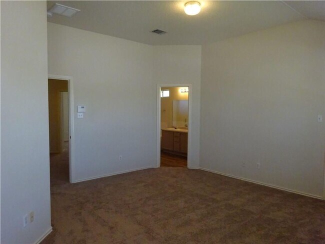 Building Photo - Grand 3 Bedroom 2.5 Bath Home On Larger Corner Lot