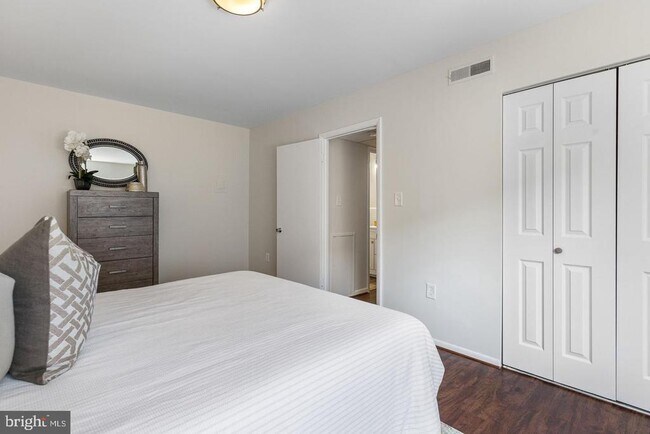 Building Photo - 3330 S 28th St