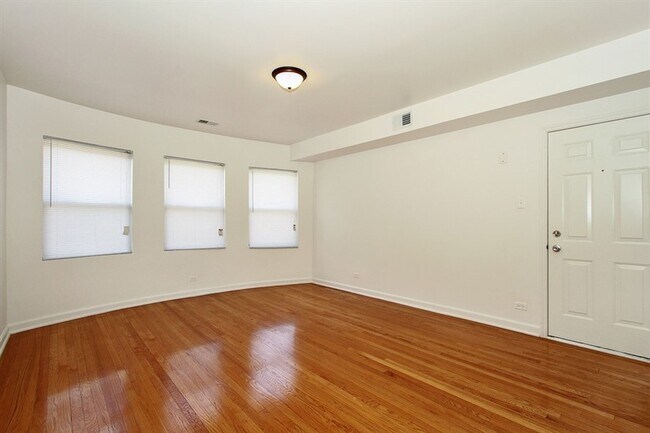 Building Photo - 8238 S Ellis
