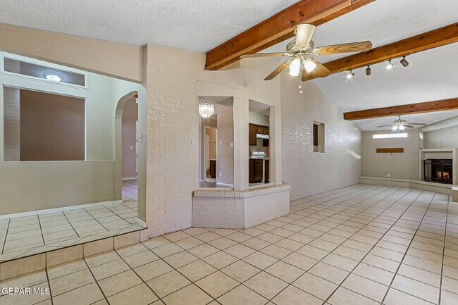 Building Photo - 11781 Jennifer Dr