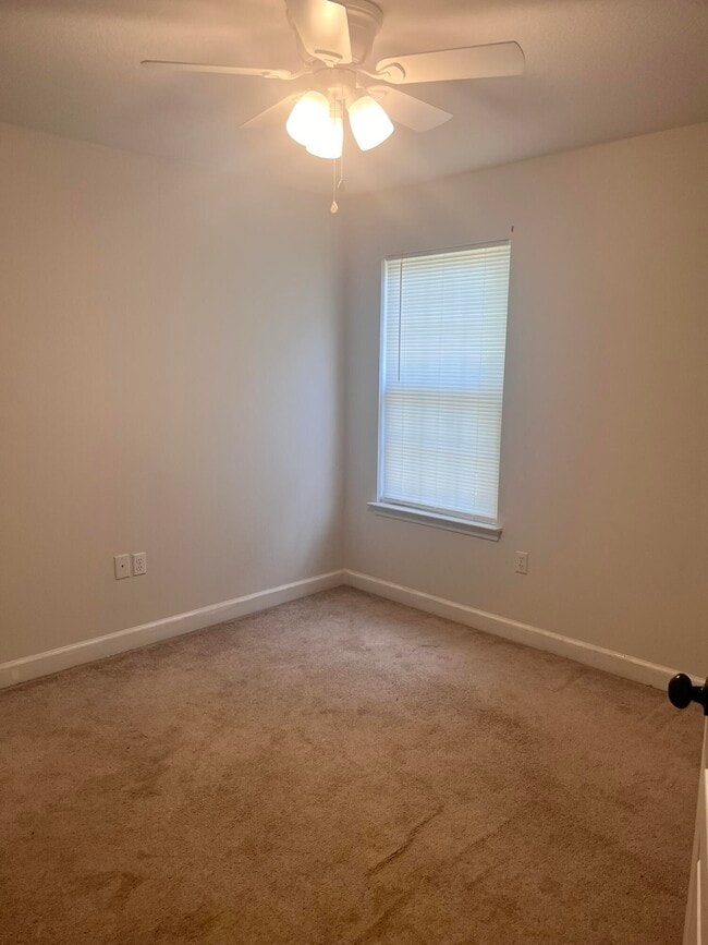 Building Photo - 411 Serene Ct