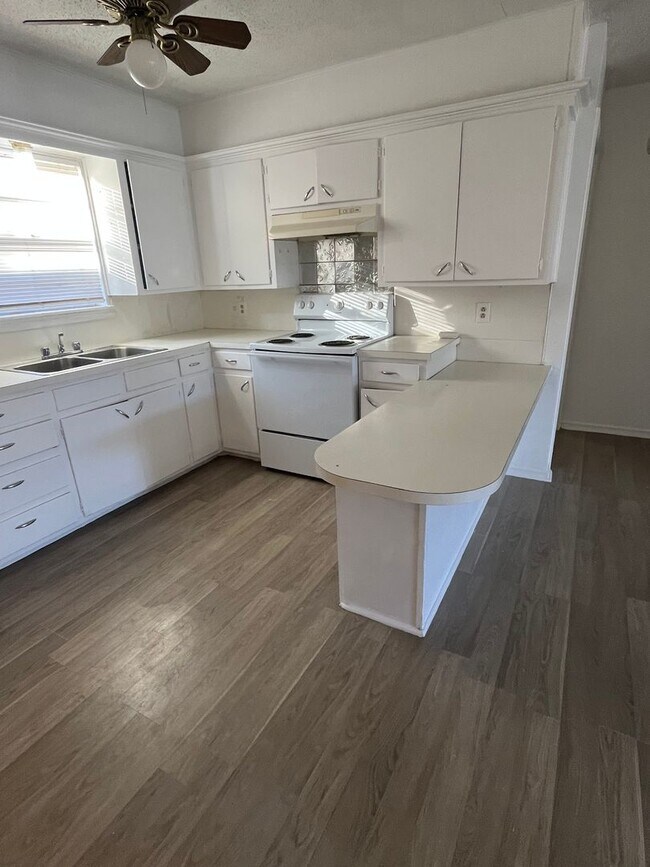 Building Photo - 1612 58th St