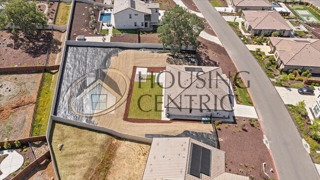 Building Photo - Modern & Elegant Living in Emerald Peak, E...