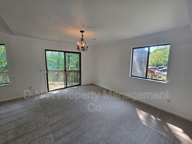 Building Photo - 602 Mountain View Way