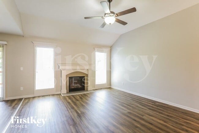 Building Photo - 803 E 13th Terrace