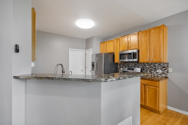 Building Photo - 460 Vaughn Cir