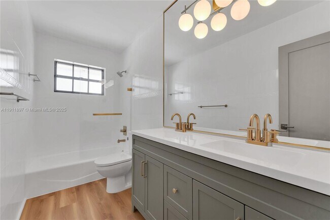 Building Photo - 443 SW 21st Rd