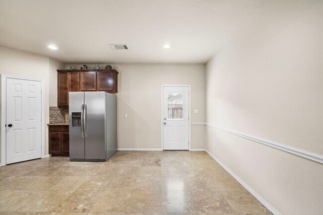Building Photo - 18319 Hillingdon Ln