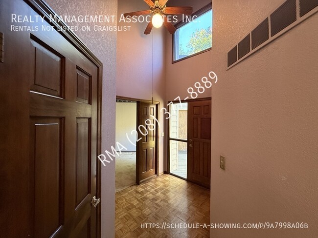 Building Photo - 4600 Savannah Ln