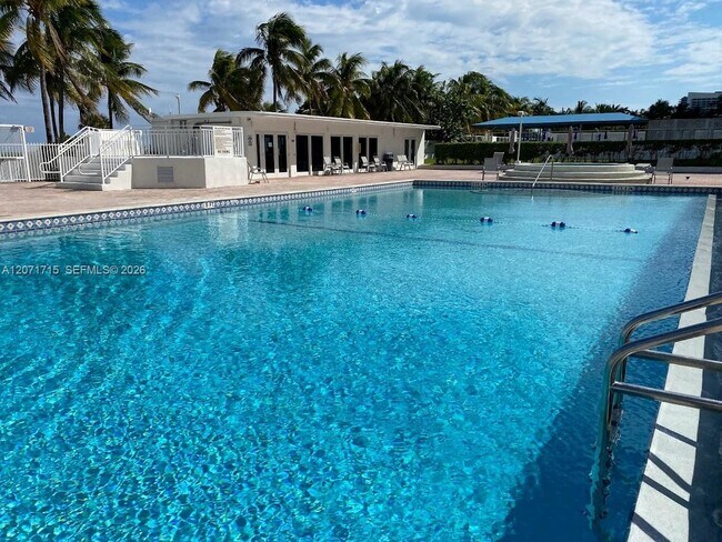 Building Photo - 5005 Collins Ave