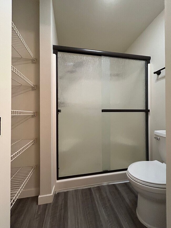 Building Photo - 938-940 Boardwalk Ave #14375