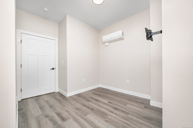 Building Photo - 401 Albany Turnpike