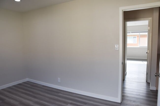 Building Photo - Olive (815) North