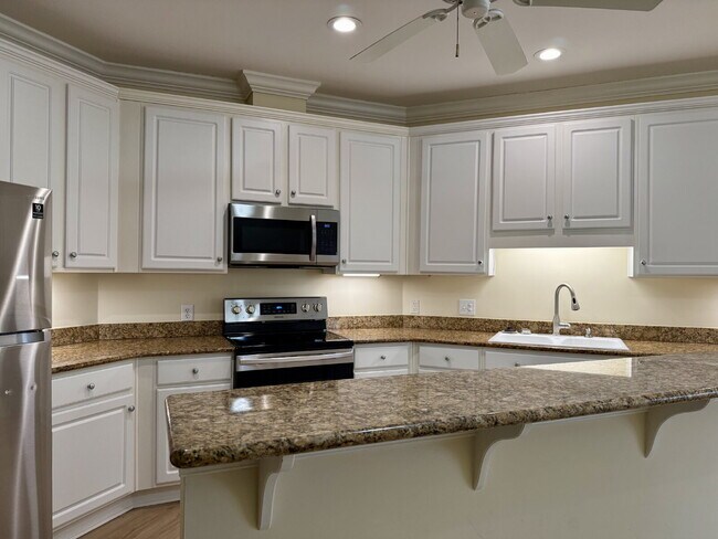 Building Photo - "Coastal Comfort: Spacious 2-Bedroom Condo Retreat in Virginia Beach"