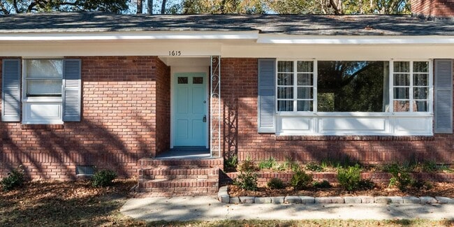Building Photo - Peaceful Living in West Ashley!