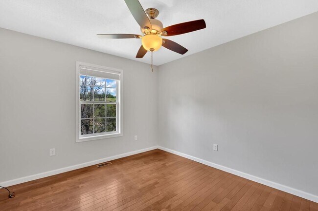 Building Photo - 227 Valley Crest Dr