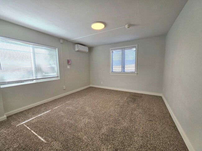 Building Photo - 307 W Corona Ave