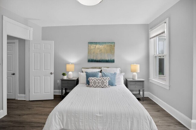 Building Photo - wonderful 3BR 1.5 Bath in the H st Corridor
