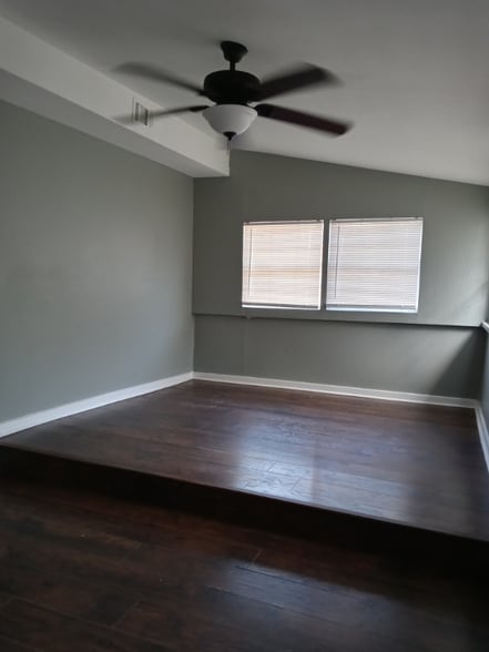 Building Photo - 224 Holland Ave