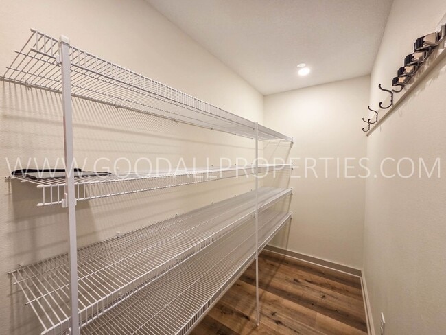 Building Photo - 32357 Homestead Cir