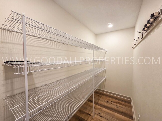 Building Photo - Updated Acreage Retreat with 3-Car Garage Near Granger