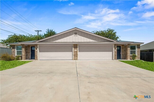 Building Photo - 1415 Shoshoni Trail