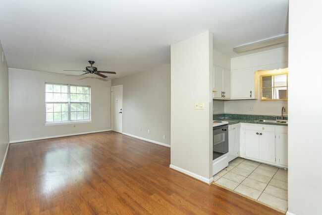 Building Photo - 2014 Montreat Pkwy