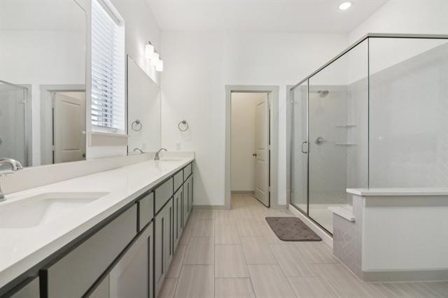 Building Photo - 615 Arapaho Dr