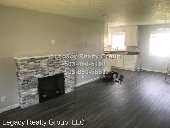 Building Photo - 4 br, 2 bath House - 3935 SE Harrison St