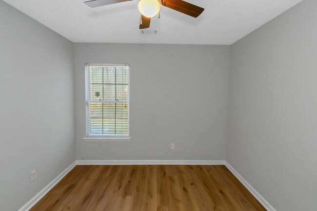 Building Photo - 129 Meadow Ct