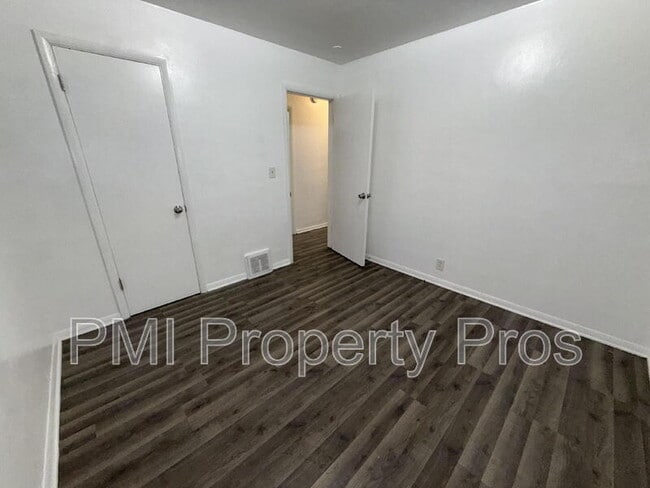 Building Photo - 5656 N 61st St