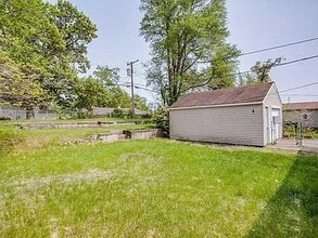 Building Photo - 916 Sussex Dr