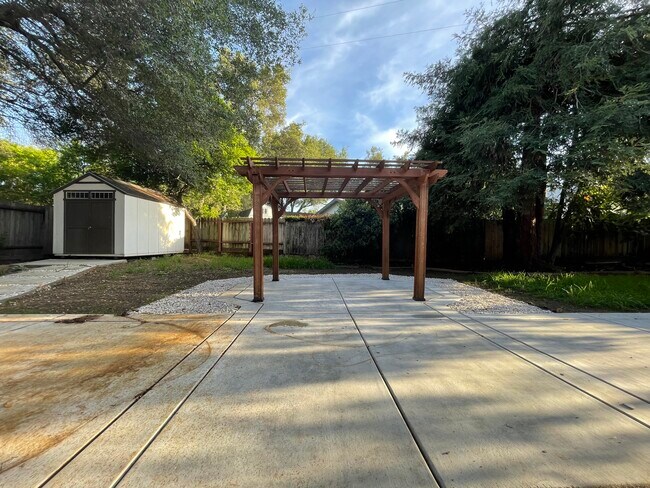Building Photo - 7292 Dambacher Dr