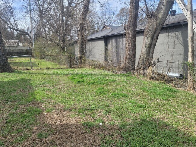 Building Photo - 407 Hemlock St