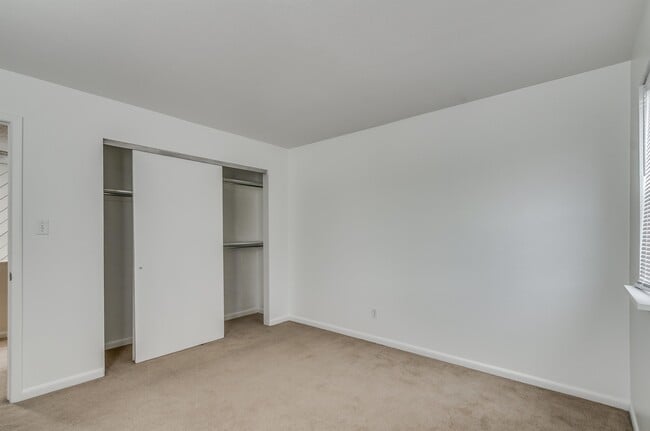Building Photo - 1152 S Yosemite Way