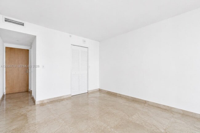 Building Photo - 7601 E Treasure Dr
