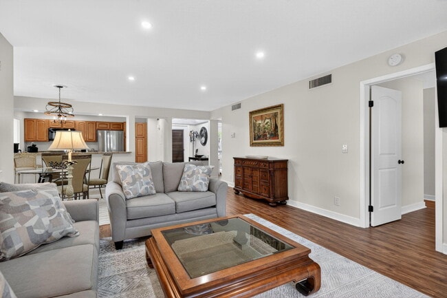 Building Photo - 368 Brackenwood Cir