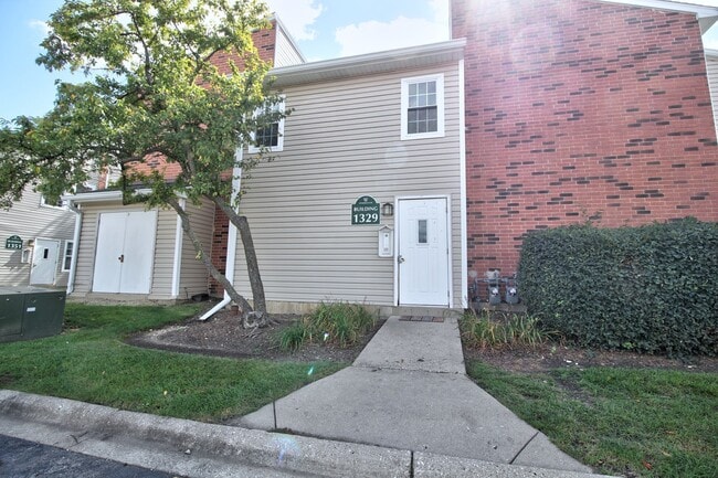 Primary Photo - 1329 E Wyndham Cir