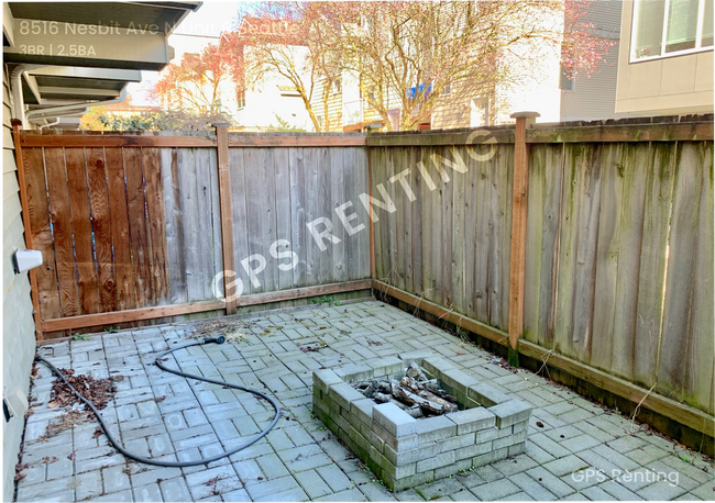 Building Photo - Beautiful N. Seattle 3 story townhouse wit...