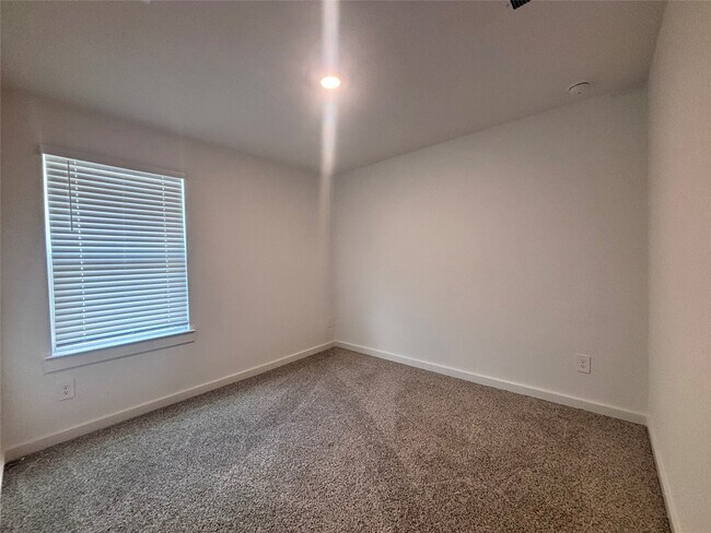 Building Photo - 1119 Fringed Bluestar Dr