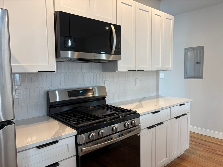 Building Photo - 254 Salem St