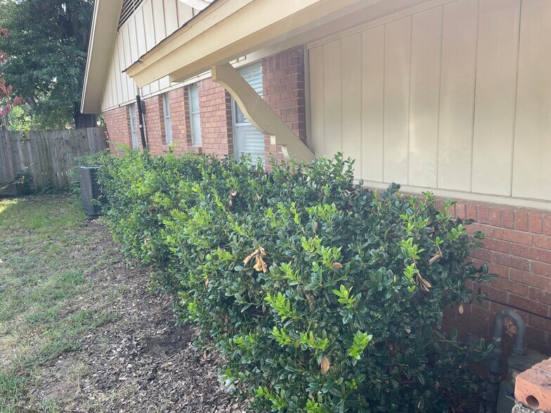 Side of house - 2314 Normandy Dr