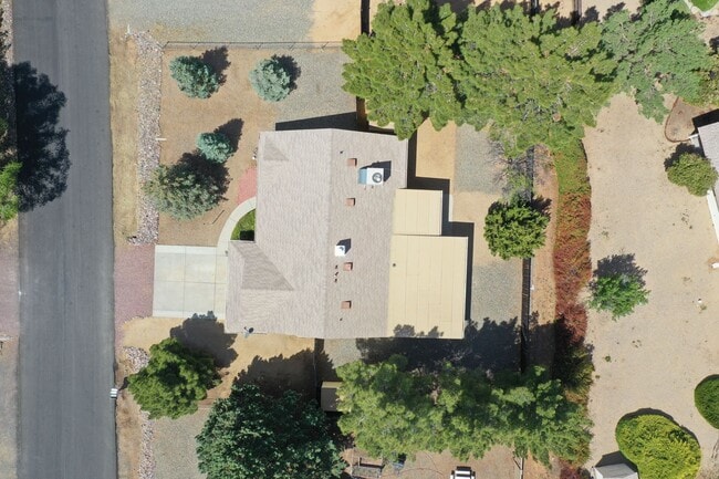 Building Photo - Nice three bedroom two bath home in PV!