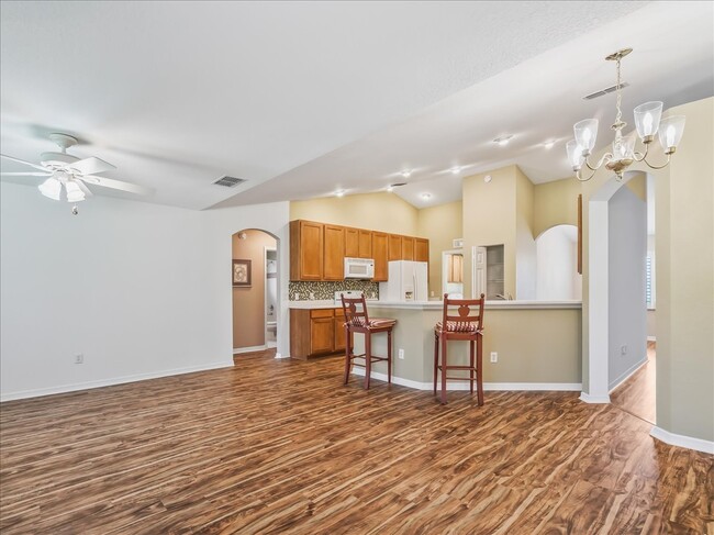 Kitchen w/ Bar - 11025 SE 174th Loop