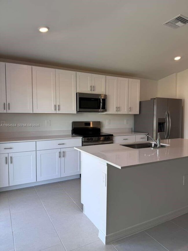 Building Photo - 17245 Cantu Ct