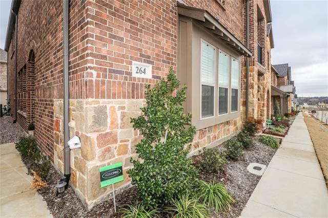 Building Photo - 264 Spring Hill Rd